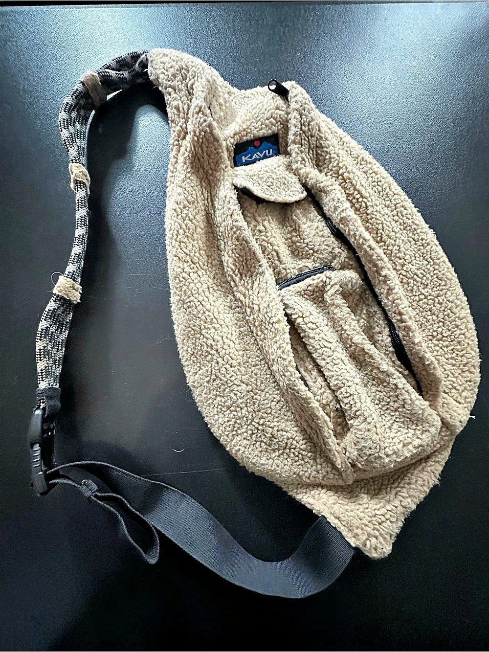 KAVU Fleece Rope Bag Sherpa Sling Crossbody Beige & Black